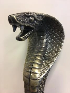 Canne de marche, poignée en alu avec tête de cobra, laiton patiné